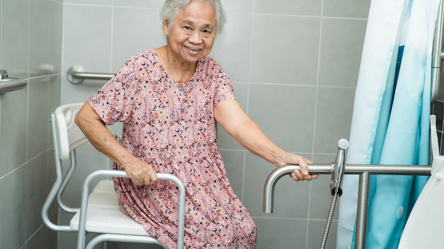 How Do Shower Chairs Help Seniors
